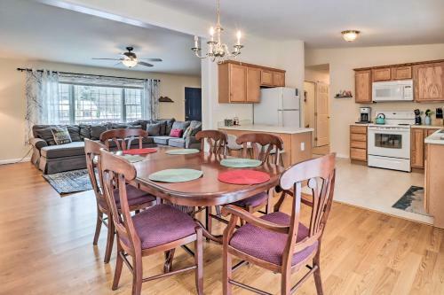 Wooded Home Deck And Gas Grill, Half Mi To Lake