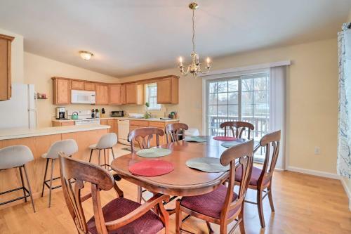 Wooded Home Deck And Gas Grill, Half Mi To Lake