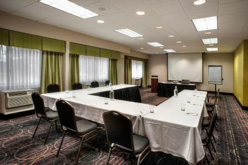 Hotel Inn At Fox Chase - Bw Premier Collection