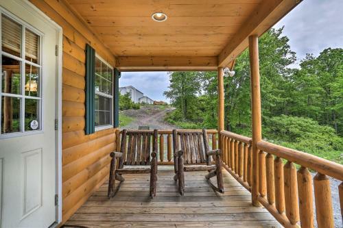 Charming Blakely Cabin With Porch And Valley Views!