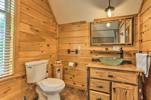 Charming Blakely Cabin With Porch And Valley Views!