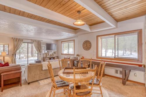 Cedar Cove Lodge