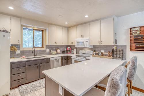 Cedar Cove Lodge