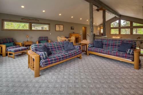 Silver Pine Lodge