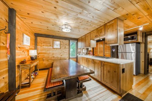 6 Cluster Cabin