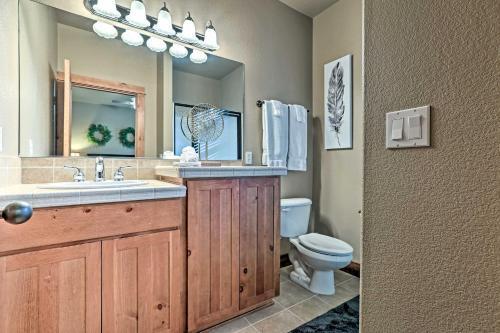 Spacious Sunriver Home With Hot Tub And Gas Grill
