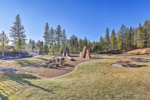 Spacious Sunriver Home With Hot Tub And Gas Grill