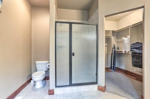 Spacious Sunriver Home With Hot Tub And Gas Grill