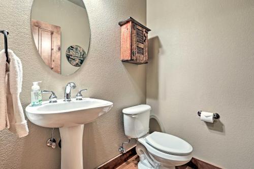 Spacious Sunriver Home With Hot Tub And Gas Grill