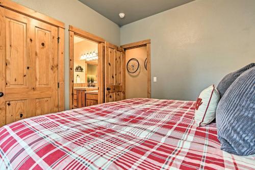 Spacious Sunriver Home With Hot Tub And Gas Grill