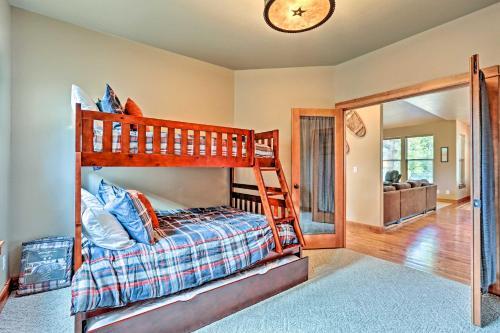 Spacious Sunriver Home With Hot Tub And Gas Grill