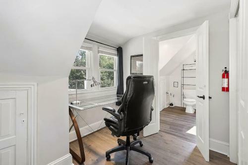King,parking,ac,deck,train,uni,hospital