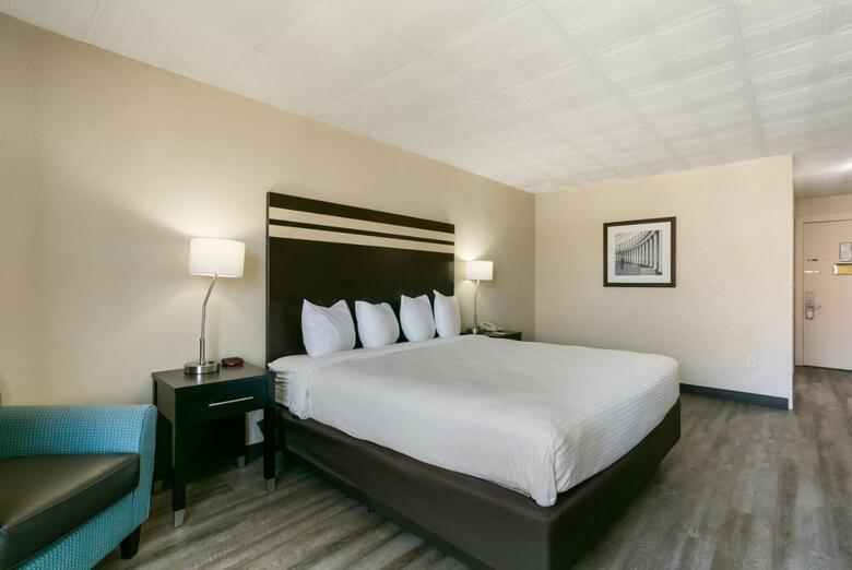 Eisenhower Hotel And Conference Center