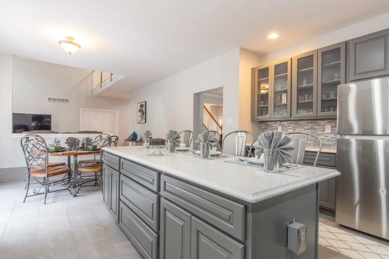 Luxury-4200 Sq Ft-firepit-bbq -wifi-fireplace-ski