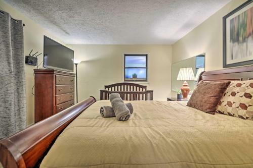 East Stroudsburg Cabin Retreat With Lake Access!