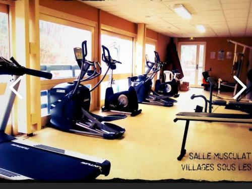 Bungalow Sous Les Pins Dans Village Vacances