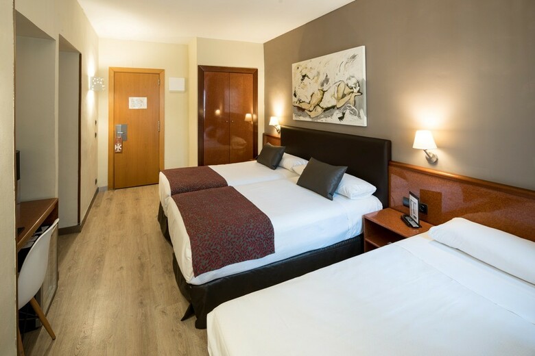 Hotel Catalonia Castellnou