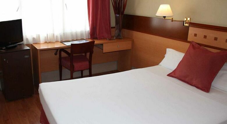 Hotel Tres Torres Atiram