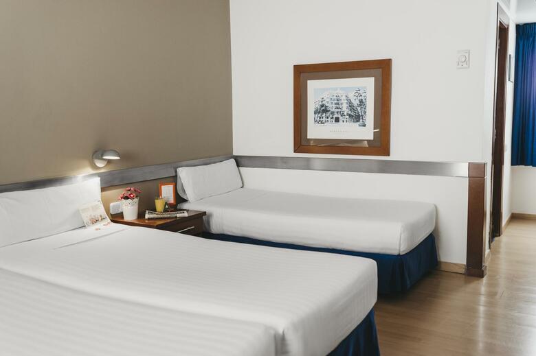 Hotel Tres Torres Atiram