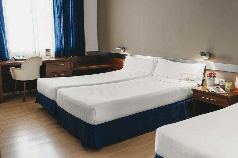 Hotel Tres Torres Atiram