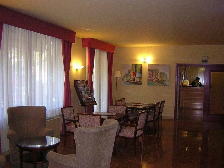 Hotel Tres Torres Atiram