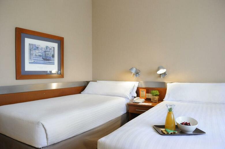 Hotel Tres Torres Atiram