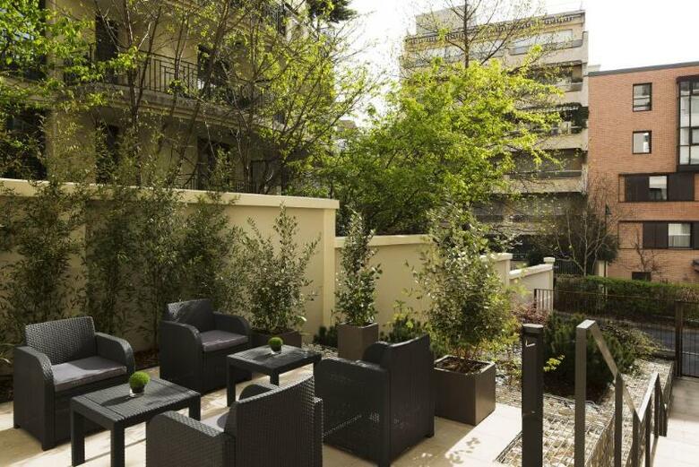 TRYP Paris De Saxe Hotel