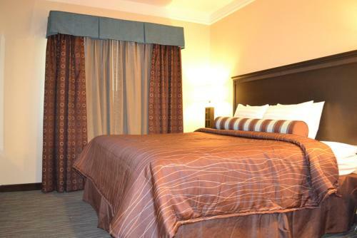 Hotel Red River Inn And Suites