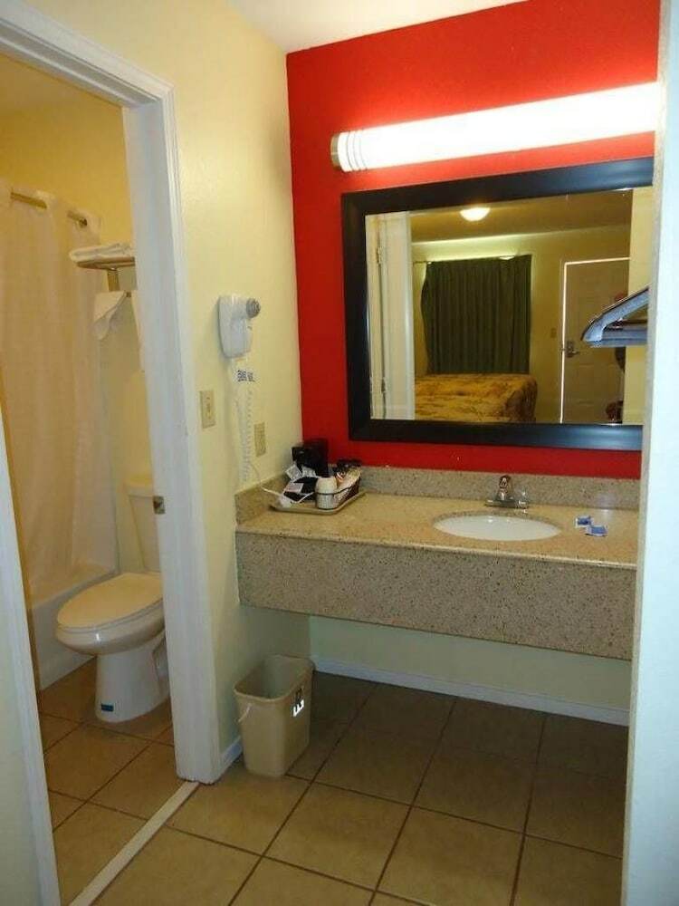 Suite 16 Motel