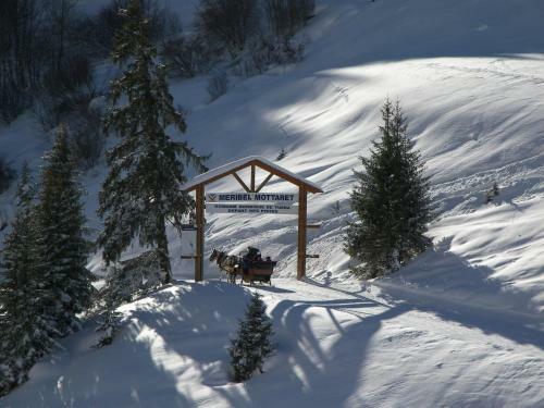 Simplistic Apartment In M�ribel With Mountain Views