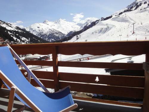 Simplistic Apartment In M�ribel With Mountain Views