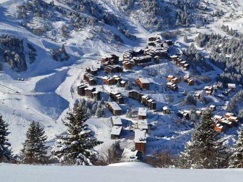 Simplistic Apartment In M�ribel With Mountain Views