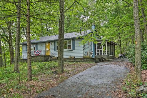 Lakeview Cottage With Game Room - Walk To Lake!
