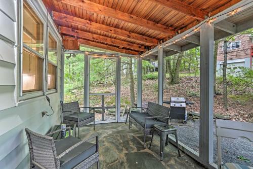 Lakeview Cottage With Game Room - Walk To Lake!