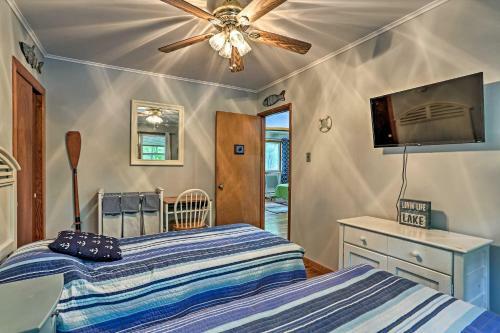 Lakeview Cottage With Game Room - Walk To Lake!
