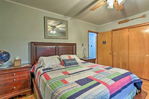 Lakeview Cottage With Game Room - Walk To Lake!