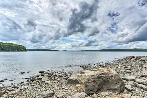 Lakeview Cottage With Game Room - Walk To Lake!