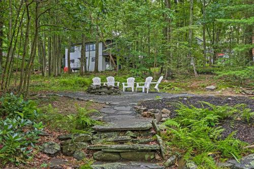 Lakeview Cottage With Game Room - Walk To Lake!