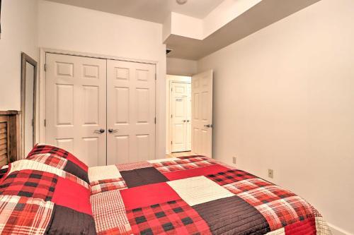 Poconos Townhome - Walk To Big Boulder Lake!