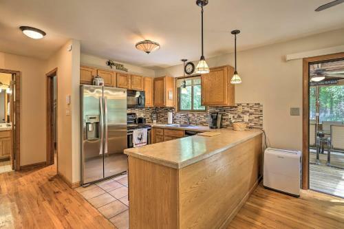 Emerald Lakes Getaway With Community Amenities!