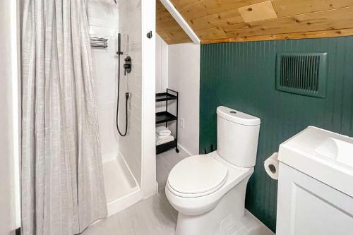 Poconos Hideaway With Game Room Less Than 3 Mi To Ski!