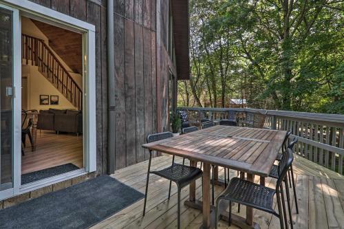 Poconos Hideaway With Game Room Less Than 3 Mi To Ski!