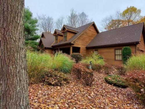 New Contemporary Chalet 5 Bed/3 Bath In Split Rock