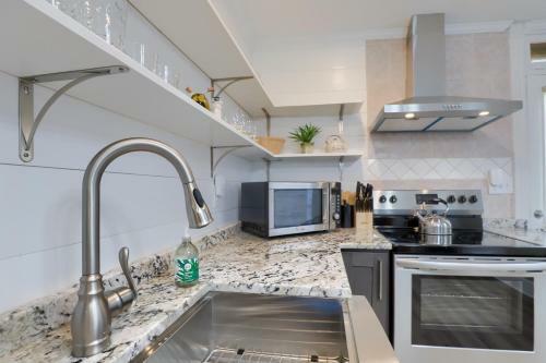Apartamento Newly Updated Charming Backyard & Grill