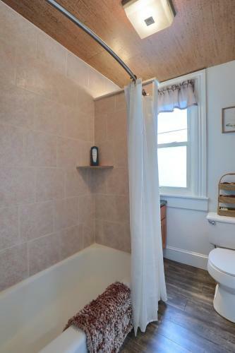 Apartamento Newly Updated Charming Backyard & Grill