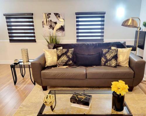 Villa Luxe On Walnut**king Size Bed**w/off St.parking**