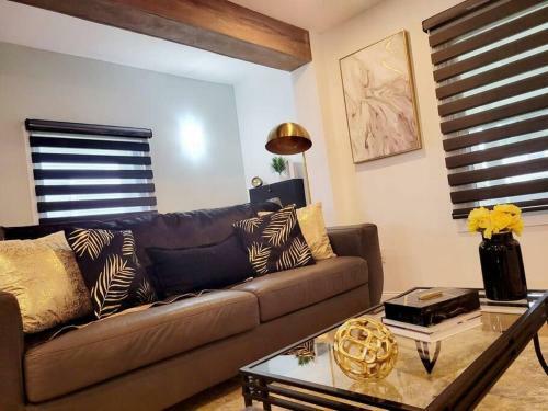 Villa Luxe On Walnut**king Size Bed**w/off St.parking**