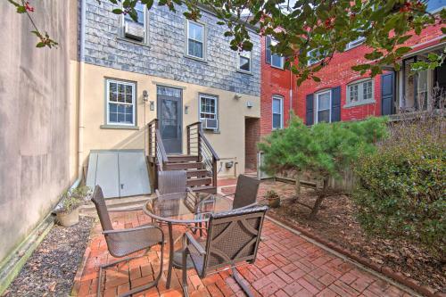 Lancaster Townhome Walk To Central Market!