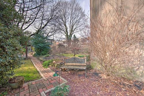 Lancaster Townhome Walk To Central Market!