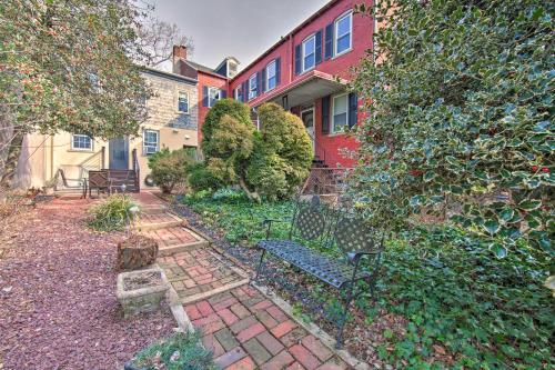 Lancaster Townhome Walk To Central Market!